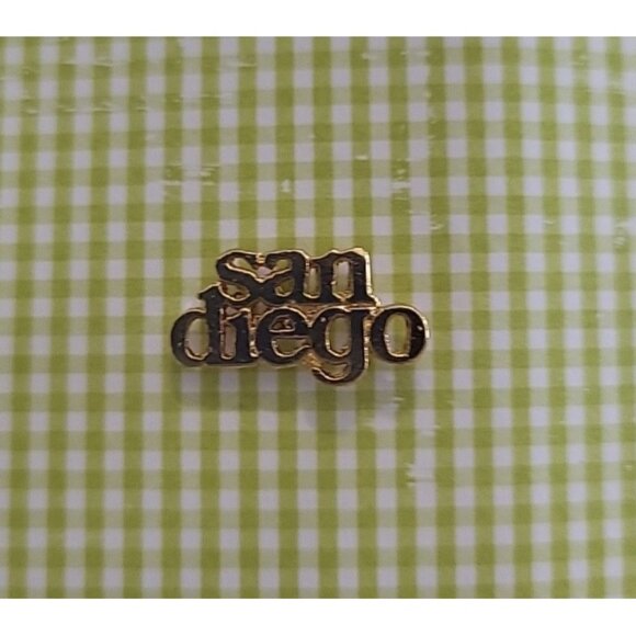"San Diego" Spell-Out California Lapel Hat Pin Gold Tone .75 W x .50 T Souvenir - Picture 2 of 8